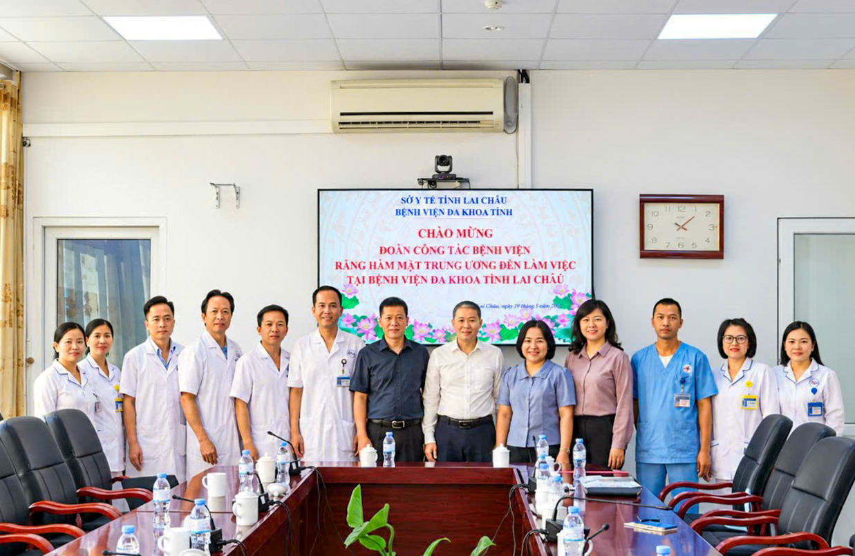 Đoàn công tác của Bệnh viện thăm, làm việc và khảo sát thực trạng công tác Răng Hàm Mặt tại Bệnh viện Đa khoa tỉnh Lai Châu.